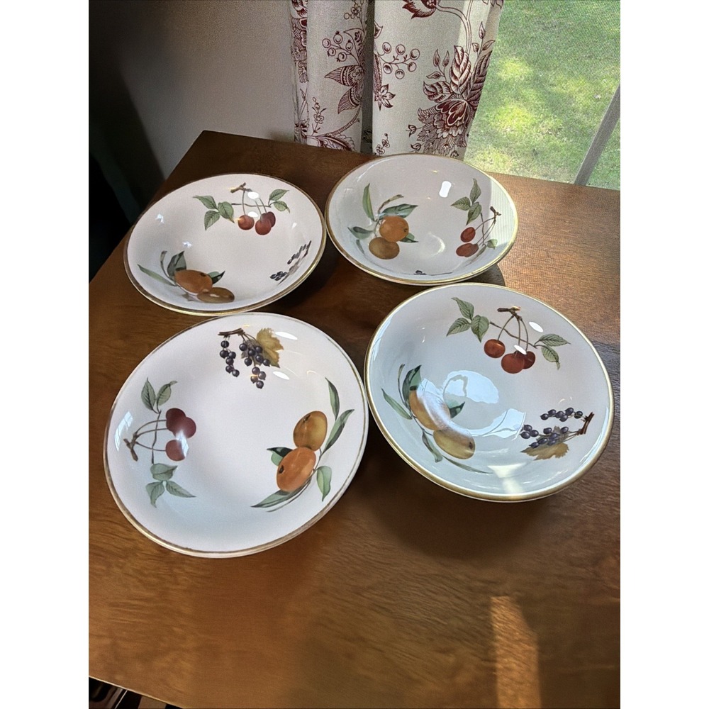 Vintage Royal Worcester Porcelain Evesham Fruit Bowls 4 England MCM 1960s